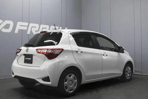 Хетчбэк Toyota Vitz 2019 года, 990000 рублей, Омск