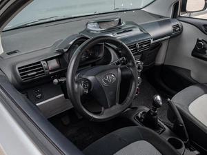 Хетчбэк Toyota iQ 2013 года, 1070000 рублей, Краснодар