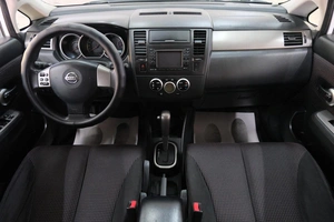 Хетчбэк Nissan Tiida 2013 года, 969000 рублей, Омск