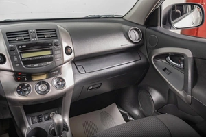 Внедорожник Toyota RAV4 2011 года, 1499000 рублей, Томск