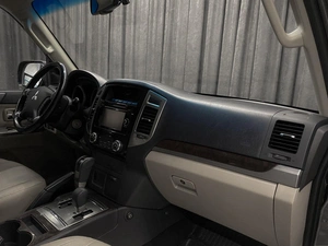 Внедорожник Mitsubishi Pajero 2017 года, 3400000 рублей, Красноярск