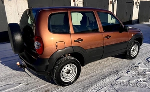 Внедорожник Chevrolet Niva 2018 года, 750000 рублей, Красноярск