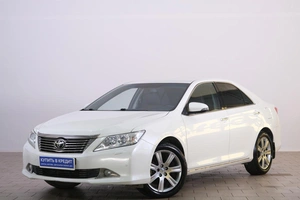 Седан Toyota Camry 2014 года, 1999000 рублей, Омск