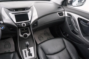 Седан Hyundai Avante 2011 года, 999000 рублей, Красноярск