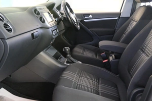 Внедорожник Volkswagen Tiguan 2015 года, 1629000 рублей, Омск