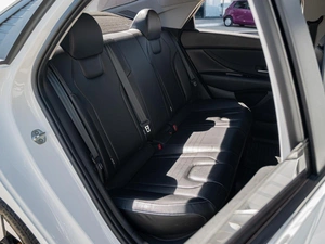 Седан Hyundai Elantra 2022 года, 1825000 рублей, Краснодар