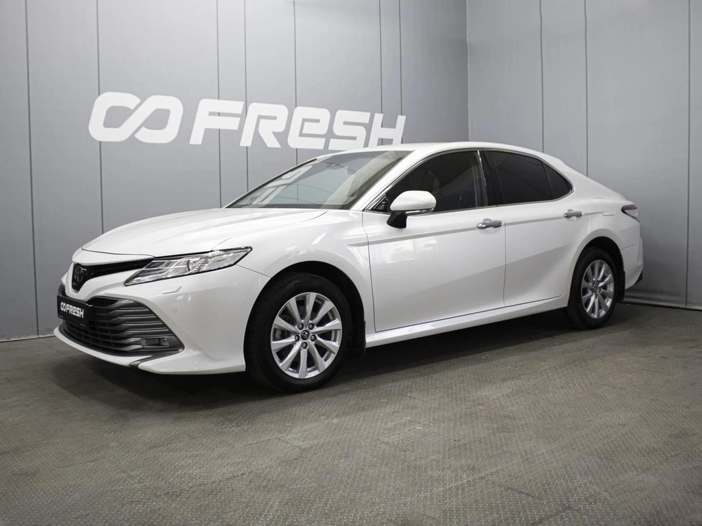 Седан Toyota Camry 2019 года, 3350000 рублей, Омск