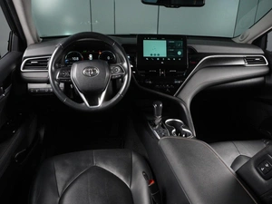 Седан Toyota Camry 2023 года, 3570000 рублей, Красный Пахарь