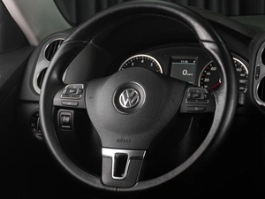 Внедорожник Volkswagen Tiguan 2012 года, 1339000 рублей, Тюмень