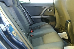 Седан Toyota Avensis 2009 года, 1049000 рублей, Омск