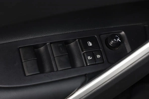 Внедорожник Toyota Corolla Cross 2024 года, 2989000 рублей, Новосибирск