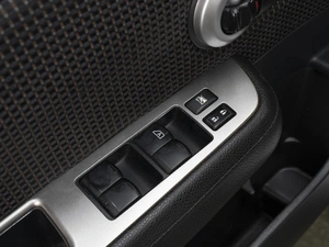 Хетчбэк Nissan Tiida 2011 года, 800000 рублей, Омск