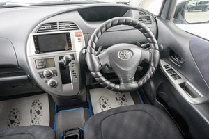 Хетчбэк Toyota Ractis 2006 года, 679000 рублей, Красноярск