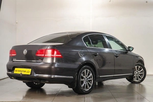 Седан Volkswagen Passat 2011 года, 949000 рублей, Челябинск