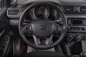 Седан Kia Rio 2014 года, 939000 рублей, Томск