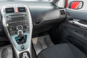 Хетчбэк Toyota Auris 2008 года, 729000 рублей, Барнаул