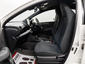 Хетчбэк Toyota Yaris 2020 года, 1120000 рублей, Красноярск