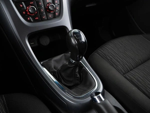 Универсал Opel Astra 2013 года, 749050 рублей, Москва