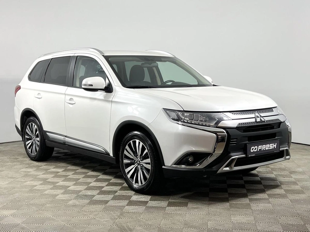 Внедорожник Mitsubishi Outlander 2021 года, 2250000 рублей, Казань