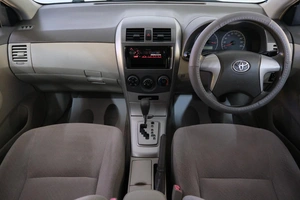 Седан Toyota Corolla Axio 2009 года, 899000 рублей, Омск