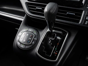 Минивэн Toyota Voxy 2019 года, 2350000 рублей, Краснодар