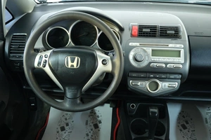 Хетчбэк Honda Jazz 2006 года, 679000 рублей, Омск