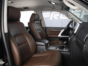 Внедорожник Toyota Land Cruiser 2019 года, 7420000 рублей, Омск