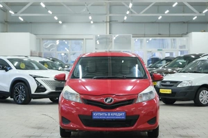 Хетчбэк Toyota Vitz 2011 года, 849000 рублей, Омск