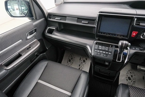 Минивэн Honda Stepwgn Spada 2016 года, 1999000 рублей, Красноярск