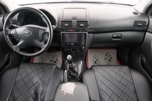 Седан Toyota Avensis 2005 года, 839000 рублей, Красноярск