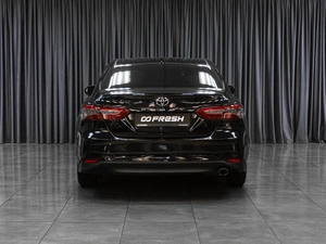 Седан Toyota Camry 2018 года, 3021000 рублей, Тюмень