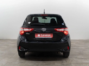Хетчбэк Toyota Vitz 2017 года, 875000 рублей, Красноярск