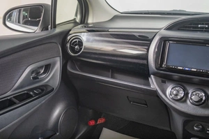 Хетчбэк Toyota Vitz 2018 года, 1019000 рублей, Томск