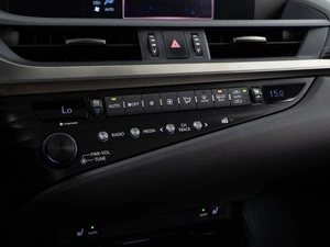 Седан Lexus ES 2019 года, 3689050 рублей, Москва