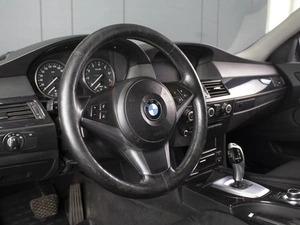 Седан BMW 5 серия 2009 года, 1430000 рублей, Омск