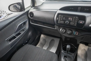 Хетчбэк Toyota Vitz 2017 года, 1049000 рублей, Барнаул