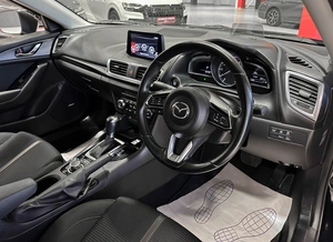 Седан Mazda Axela 2018 года, 1297000 рублей, Красноярск