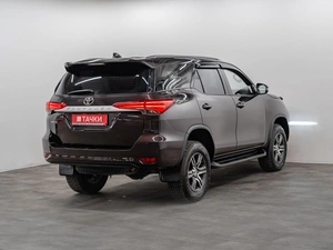 Внедорожник Toyota Fortuner 2021 года, 4500000 рублей, Красноярск