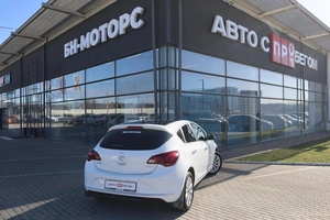 Хэтчбек Opel Astra 2013 года, 920000 рублей, Мирное