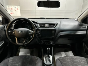 Седан Kia Rio 2013 года, 997000 рублей, Красноярск