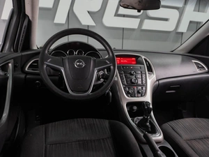Хетчбэк Opel Astra 2011 года, 620000 рублей, Тюмень
