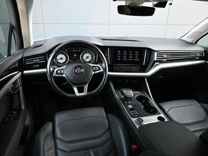 Внедорожник Volkswagen Touareg 2019 года, 3899000 рублей, Кирилловка