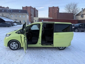 Минивэн Honda Freed 2019 года, 2000000 рублей, Красноярск