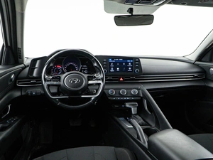 Седан Hyundai Elantra 2021 года, 1927077 рублей, Москва