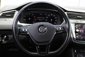 Внедорожник Volkswagen Tiguan 2018 года, 2650000 рублей, Ярославль