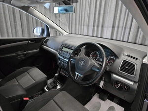 Минивэн Volkswagen Sharan 2012 года, 999000 рублей, Красноярск