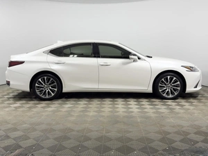Седан Lexus ES 2021 года, 3386100 рублей, Казань