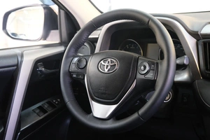 Внедорожник Toyota RAV4 2017 года, 2319000 рублей, Омск