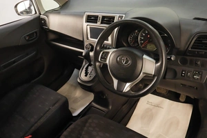 Хетчбэк Toyota Ractis 2013 года, 889000 рублей, Челябинск