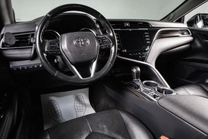 Седан Toyota Camry 2019 года, 3649000 рублей, Сургут